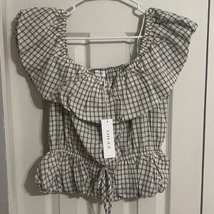 Gilli Checkered Ruffle Top in Gray and White